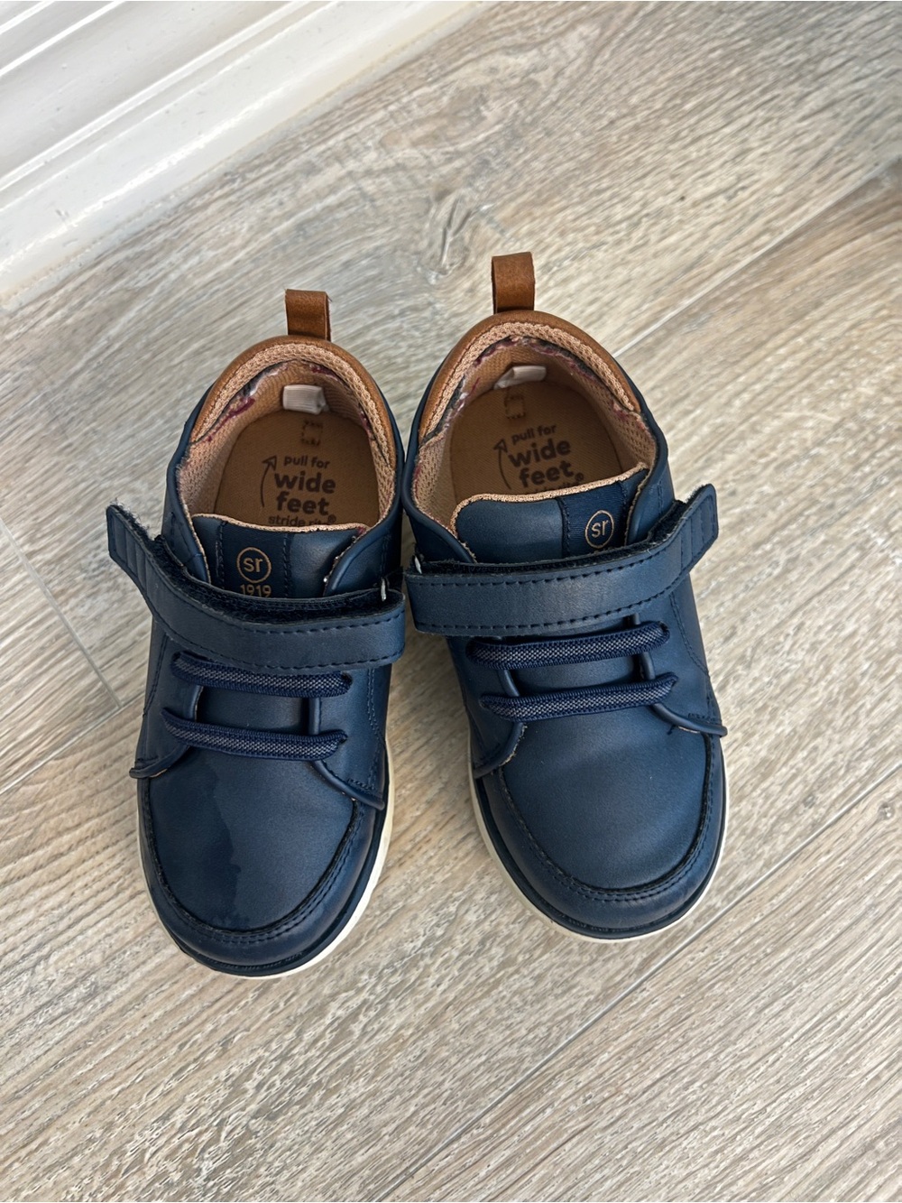 Stride Rite Navy Boys Sneakers with Easy Strap